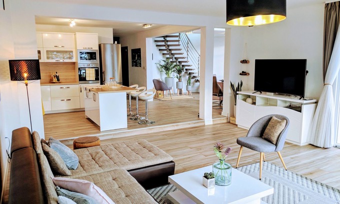Tucepi Villa | Villa (300 square meters) with a pool. 5 min walk to beach