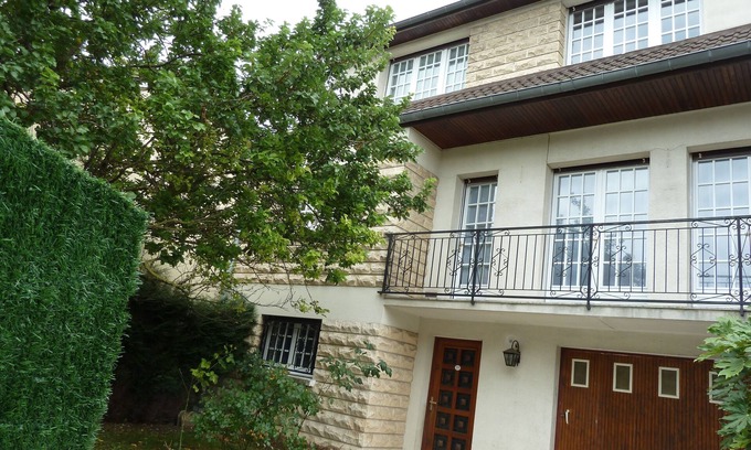 Le Kremlin-Bicetre House | Villa 5* Paris Porte d'Italie,5BR, 4BA W A/C Garden, 2 Parkings