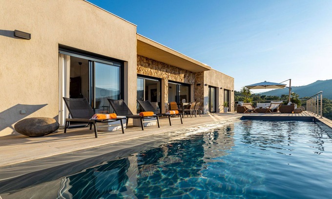 Favone Villa | Villa 6P, 3 bedrooms with bathroom, sea view, heated pool, beach 5min