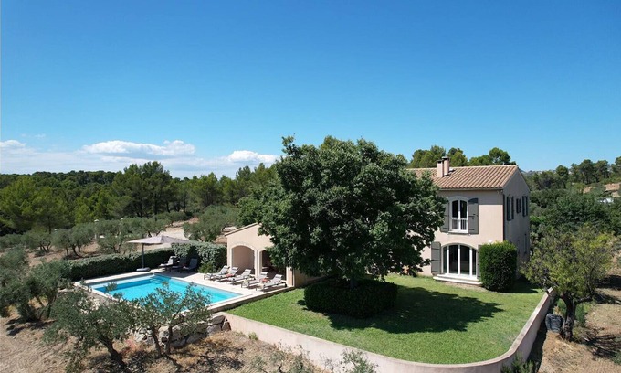 Mouries Villa | Villa air-conditioning heated pool Alpilles view Mouries