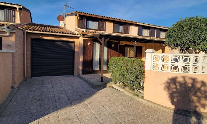 Portiragnes-Plage House | Villa airconditioned located in the secured residence "Les Tamaris" only 350m from the sea, wifi,.