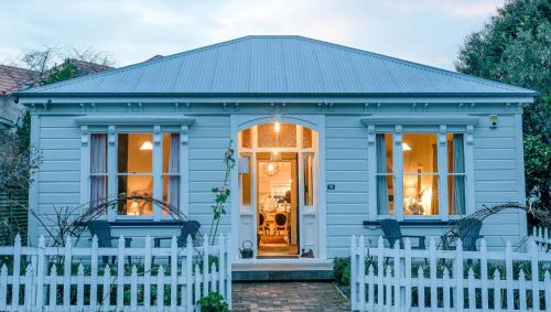 Akaroa House | Villa Akaroa - Akaroa Pet Friendly Holiday Home