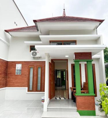 Sleman Villa | Villa Albinna by HomiQ