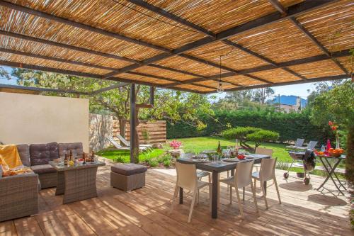 Calvi Villa | Villa "Albizzia" avec terrasse et jardin 6 à 8 personnes