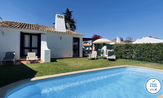 Areias de Sao Joao House | Villa, Albufeira, 2 bedrooms, 200 m from the Strip, 500m from the beach, pool and garden