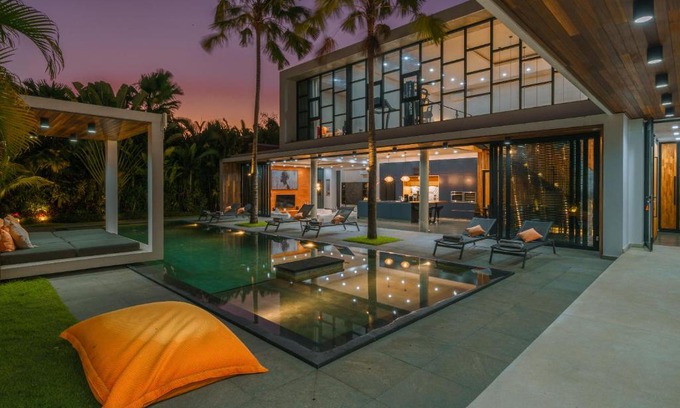 Berawa Villa | Villa Aless: Designer 4BR Villa w/Sauna, Jacuzzi, Gym, Rooftop