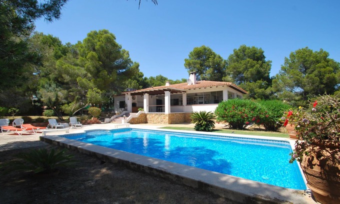 L'Alfas del Pi Villa | Villa Alguers Summary