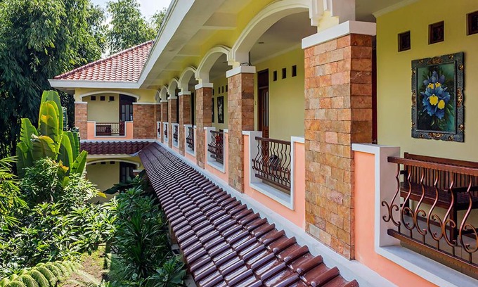 Depok House | Villa Alicia