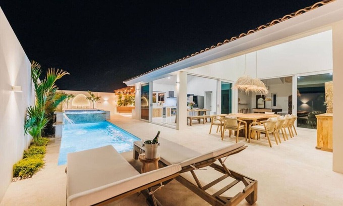 Esmeralda Villa | Villa Amandari 2min from Palm Beach, Billiard, HotTub, Private Pool By AtMonchi