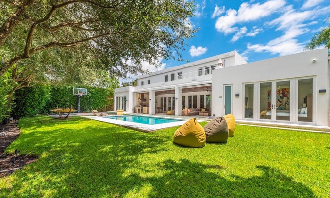 Coral Gables Villa | Villa Amani-Modern 7BR Villa w/Basketball Court & Gym