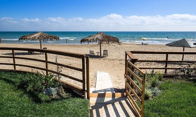 Scicli Apartment | Villa Amantea (Viola) - Independent apartment with beach access
