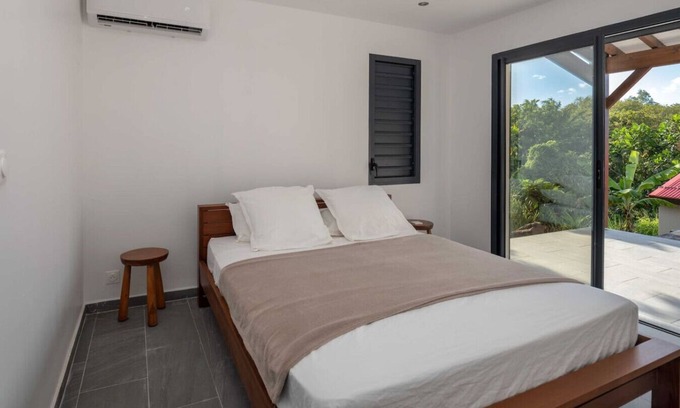 Les Abymes House | Villa Amazonia near new hospital swimming pool