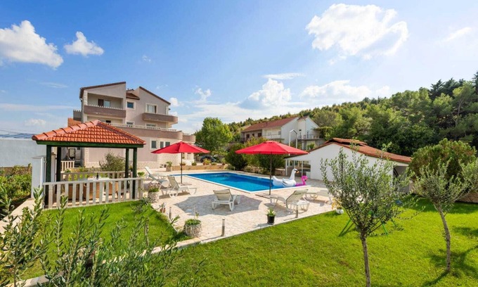 Ruzic House | Villa Ana - 3 bedroom apartment with a Pool