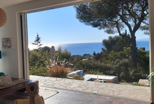Le Dramont Villa | VILLA ANADINE - Aiguebonne BOULOURIS - PLEINE VUE MER - À 5 minutes à pied de la plage - Climatisée