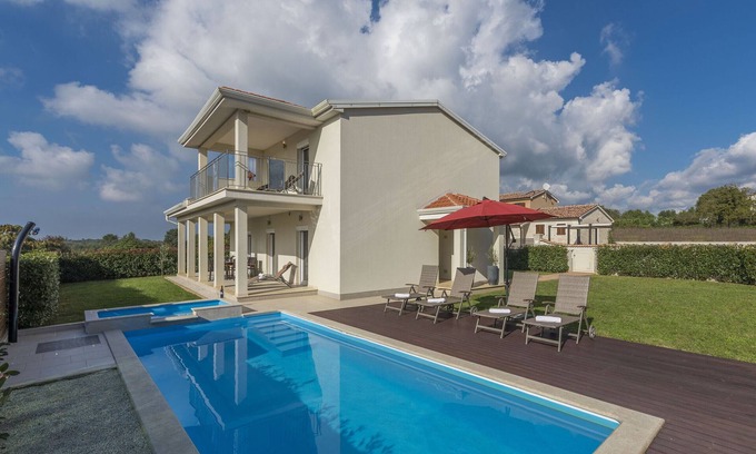 Vrvari Villa | Villa Anita for 7 people near Poreč with private pool and beautiful garden