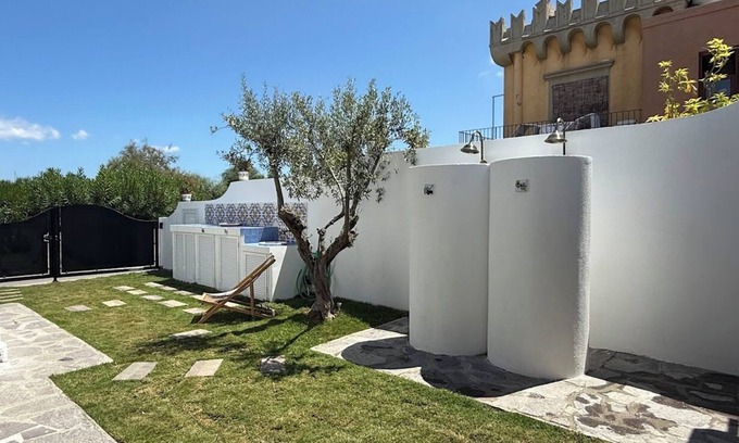 Vulcano Porto Villa | Villa Anna " the mulberries", facing the sea, opposite the spa, central
