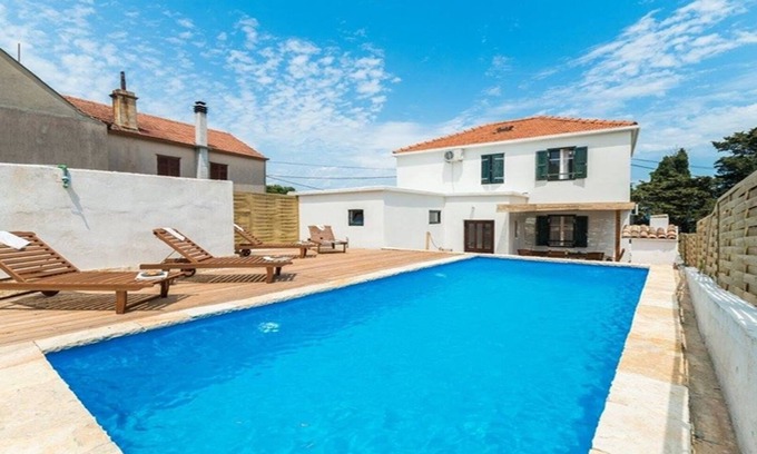 Brbinj Villa | Villa Antica, rustic dalmatian house with pool