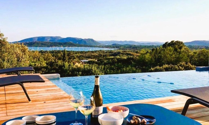 Cirendinu Villa | Villa Arazu, 10 personnes, piscine chauffée, vue mer, 15 minutes à pieds plage
