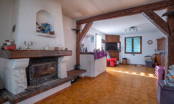 La Crau House | Villa 'Arbre De Vie' with Private Terrace, Private Garden and Wi-Fi