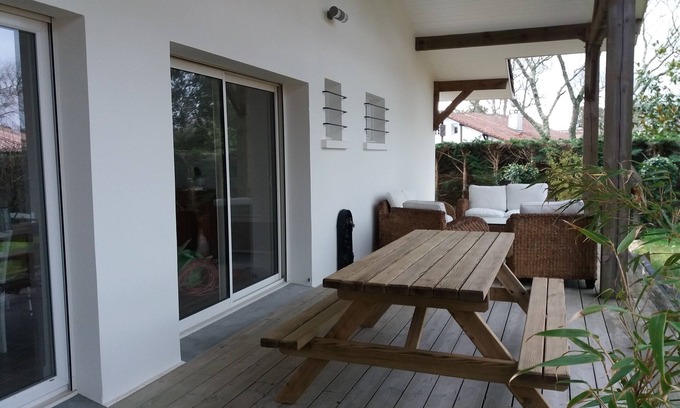 Leon House | Villa Arlande, near the lake and downtown Léon, furnished 3 *.