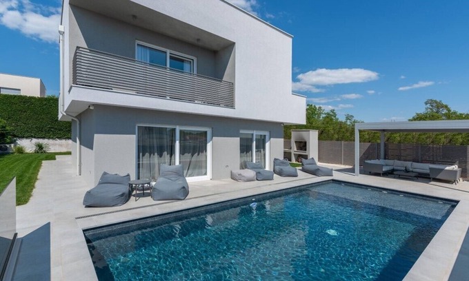 Karigador Villa | Villa Athos with private pool in Novigrad for rent