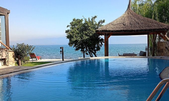 Orhangazi Villa | Villa Atroa Lake House - Cozy Studio Villa on Iznik Lake. Spectacular view.