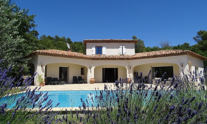 Meounes-les-Montrieux Villa | Villa au Petit Bonheur, 30 minutes from the sea