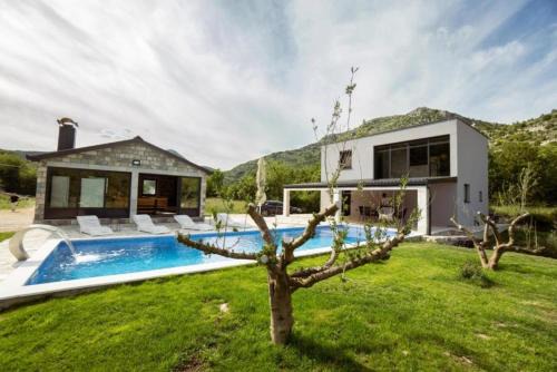 Zavala Villa | Villa Aurea