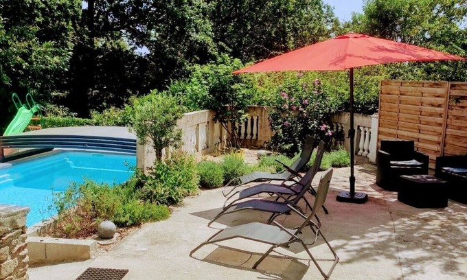 Brousses-et-Villaret House | Villa Avec Piscine Extérieure, au Calme, Idéale Pour les Familles
