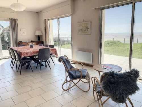 Saint-Pair-sur-Mer House | Villa avec jardin et accès direct plage, terrasse, 5 chambres, 2 salles d'eau, wifi, parking - FR-1-361-132