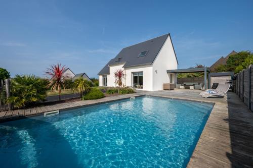 Barneville-Carteret House | Villa avec piscine privée, sauna, jardin et parking