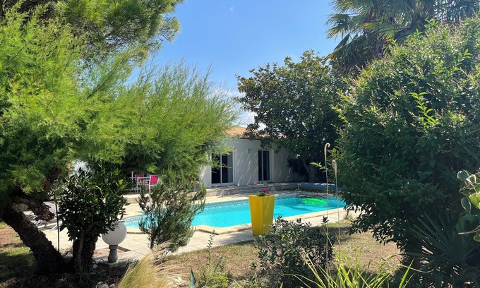 La Jarne Villa | Villa avec piscine et une belle salle de jeux pour les grands et les petits.