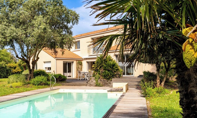 Prefailles Villa | Villa 'Avec Piscine - Plage 400 M' with Private Pool, Private Terrace and Wi-Fi