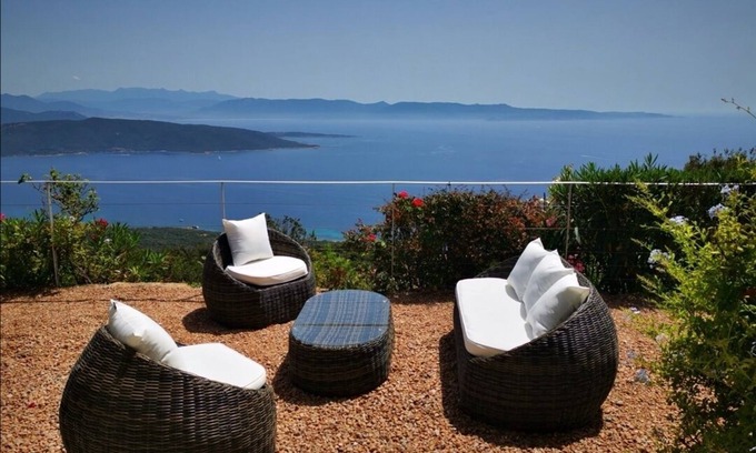 Coti-Chiavari Villa | Villa Avec vue Exceptionnelle sur le Golfe du Valinco et la Baie de Cupabia