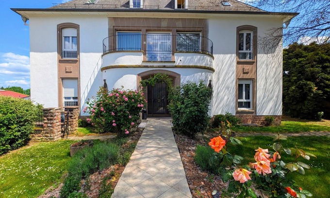 Diemeringen Cottage | VILLA AVIV - Beautiful villa for up to 50 people Indoor heated pool