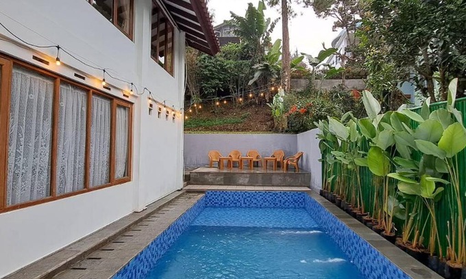 Parongpong Villa | Villa Azalea Lembang Bandung