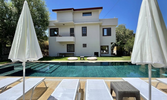 Oludeniz Villa | Villa Babylon - 5* Luxury Villa, Heated Pool, Whirlpool, BBQ Terrace, Wifi.