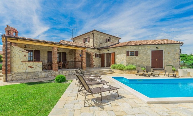 Baldasi Villa | Villa Baldasera in Vižinada with private pool for rent. Ideal for up to 8 people.
