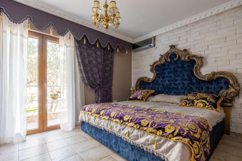Sveti Stefan Apartment | VILLA-BAROCCO Sveti-Stefan & Private Garden