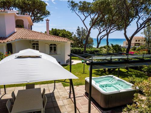 Santa Margherita di Pula Villa | Villa Beachfront Marina