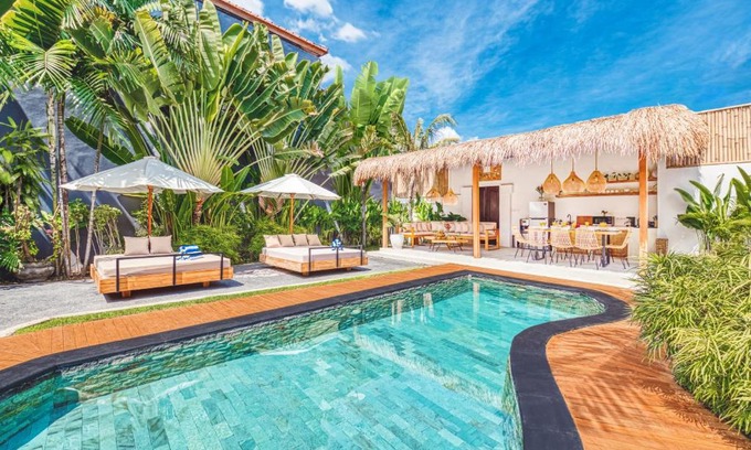 Berawa Villa | Villa Belize - Lush & Private 4-BDR Villa with Rooftop Terrace