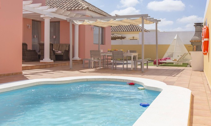 Corralejo House | "Villa Bella Lucia 3" Heated Pool, Wifi, Barbecue, Satellite TV.
