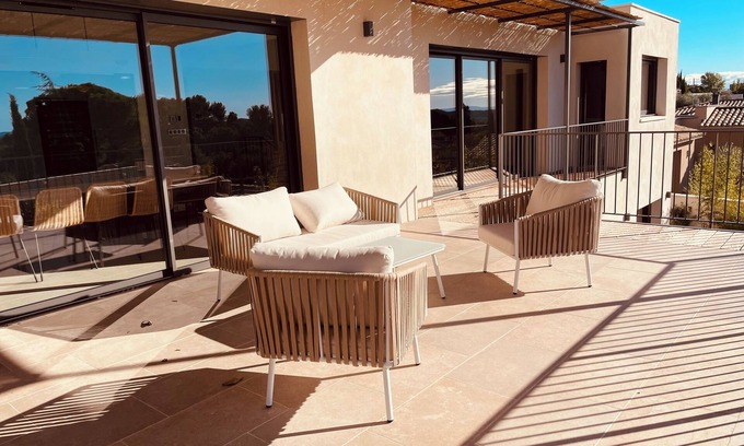 Rochefort-du-Gard Villa | Villa between Avignon and Nîmes with heated outdoor pool on request.