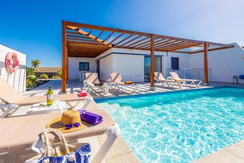 Playa Blanca Villa | Villa Beyond