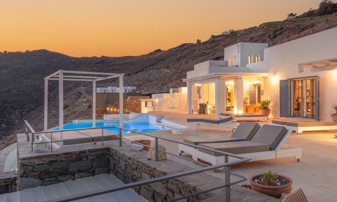 Syros Villa | Villa 'Blueros Luxury' with Sea View, Wi-Fi and Air Conditioning