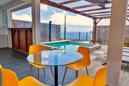 Case-Pilote House | Villa Bon manjé cosy, piscine privative & vue Mer