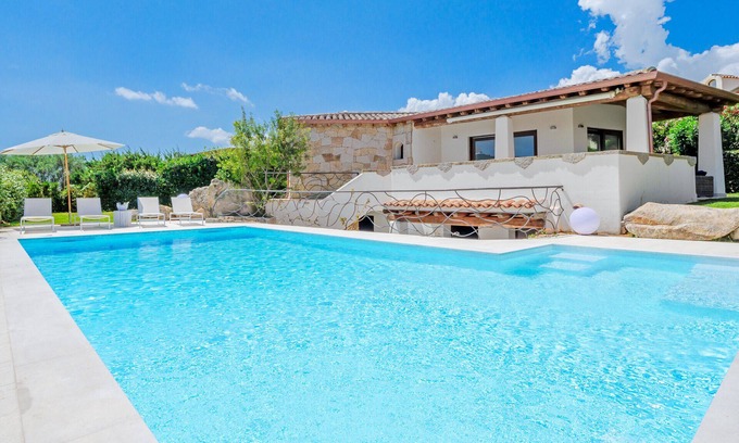 San Teodoro Villa | Villa BRANDINCHI: Heated XXL Pool, Private Beach, Sea View, Wi-Fi