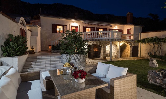 Bribir House | Villa "Bribir", Beautiful villa with pool, garden, barbecue and free Wi-Fi