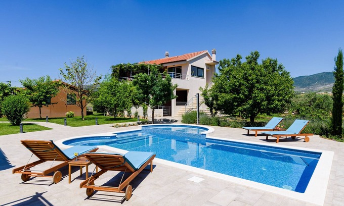 Kastel Stafilic Villa | Villa Buble - Charming villa with pool near Trogir and 60 meters from sea