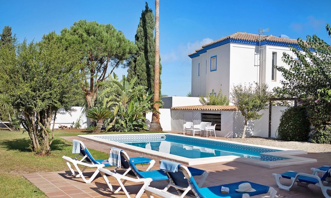 Poblado Sancti Petri Villa | Villa Casa Monty with Pool, Garden, A/C & Wi-Fi